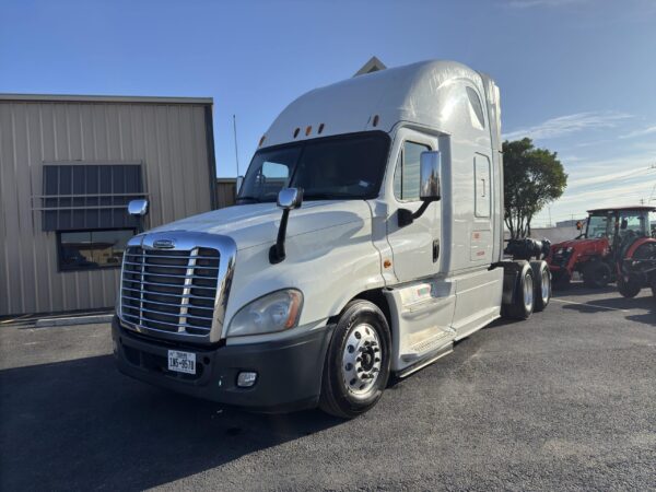 2014 Freightliner Cascadia Double Bunk Sleeper