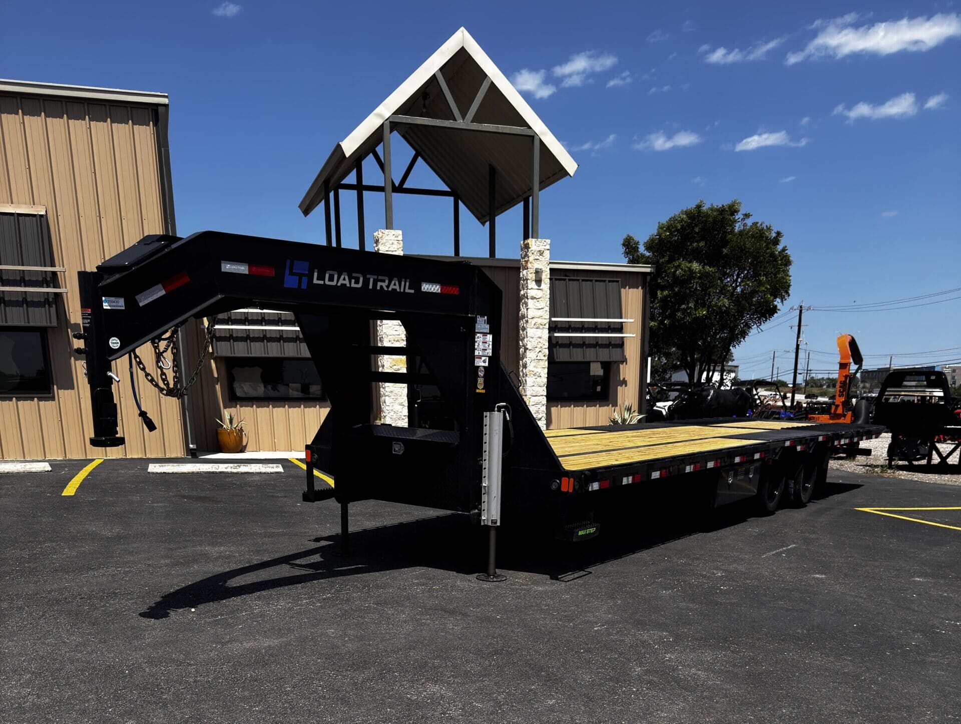 2025 Load Trail 102″ X 32′ Tandem Low-Pro Gooseneck w/Hyd. Dove – #S1356430