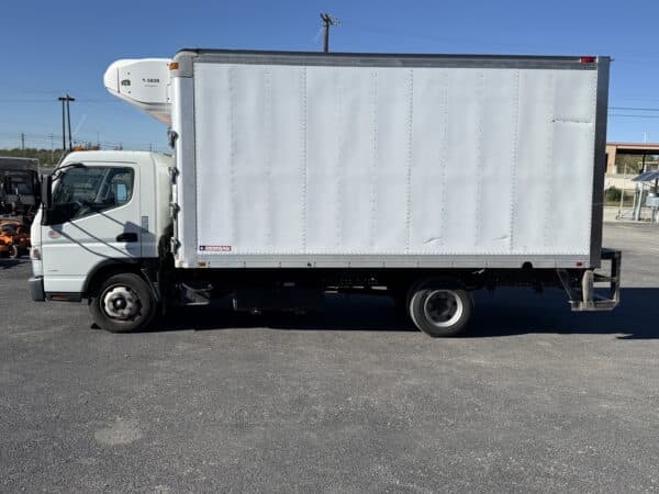 2017 Mitsubishi Fuso FE160 w/Thermo King and Loading Ramp – #HK004274