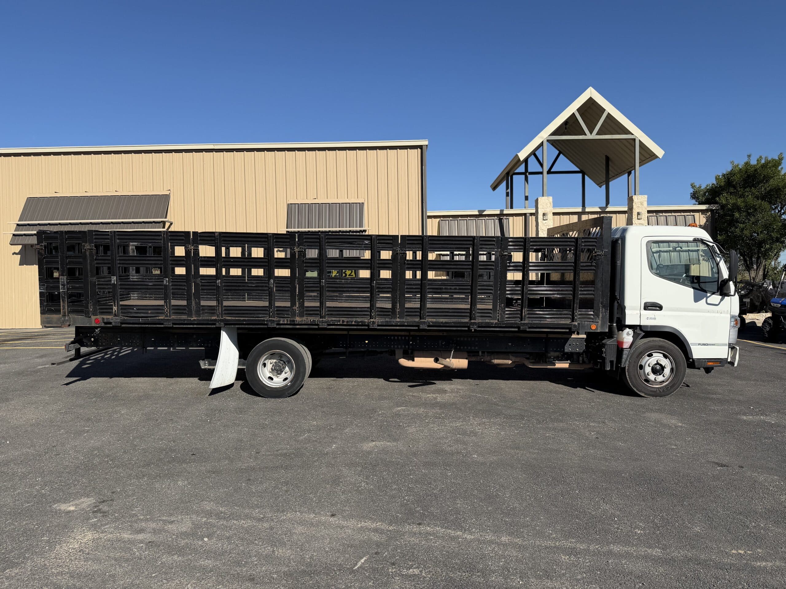 2020 Mitsubishi Fuso FE160 Stake Bed Truck – #LGLV2263