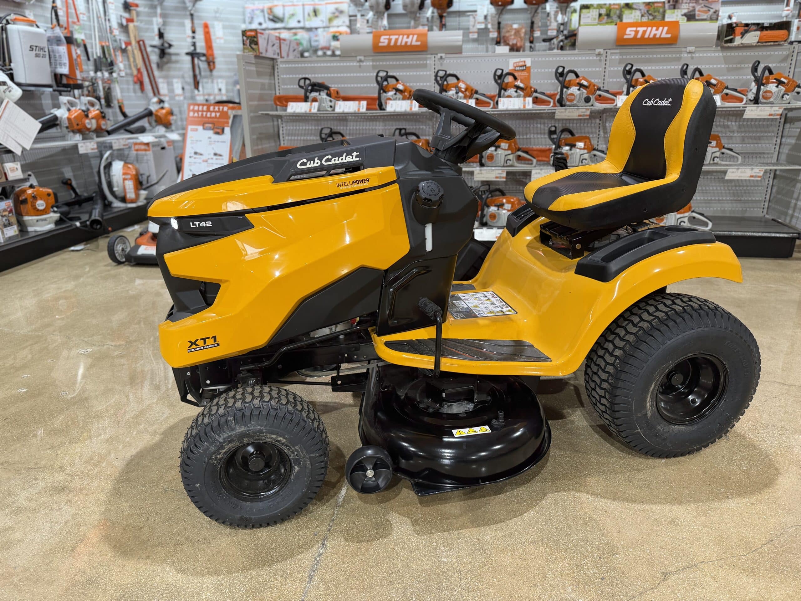 2026 Cub Cadet XT1 LT42 547cc IntelliPOWER – #0SB20082
