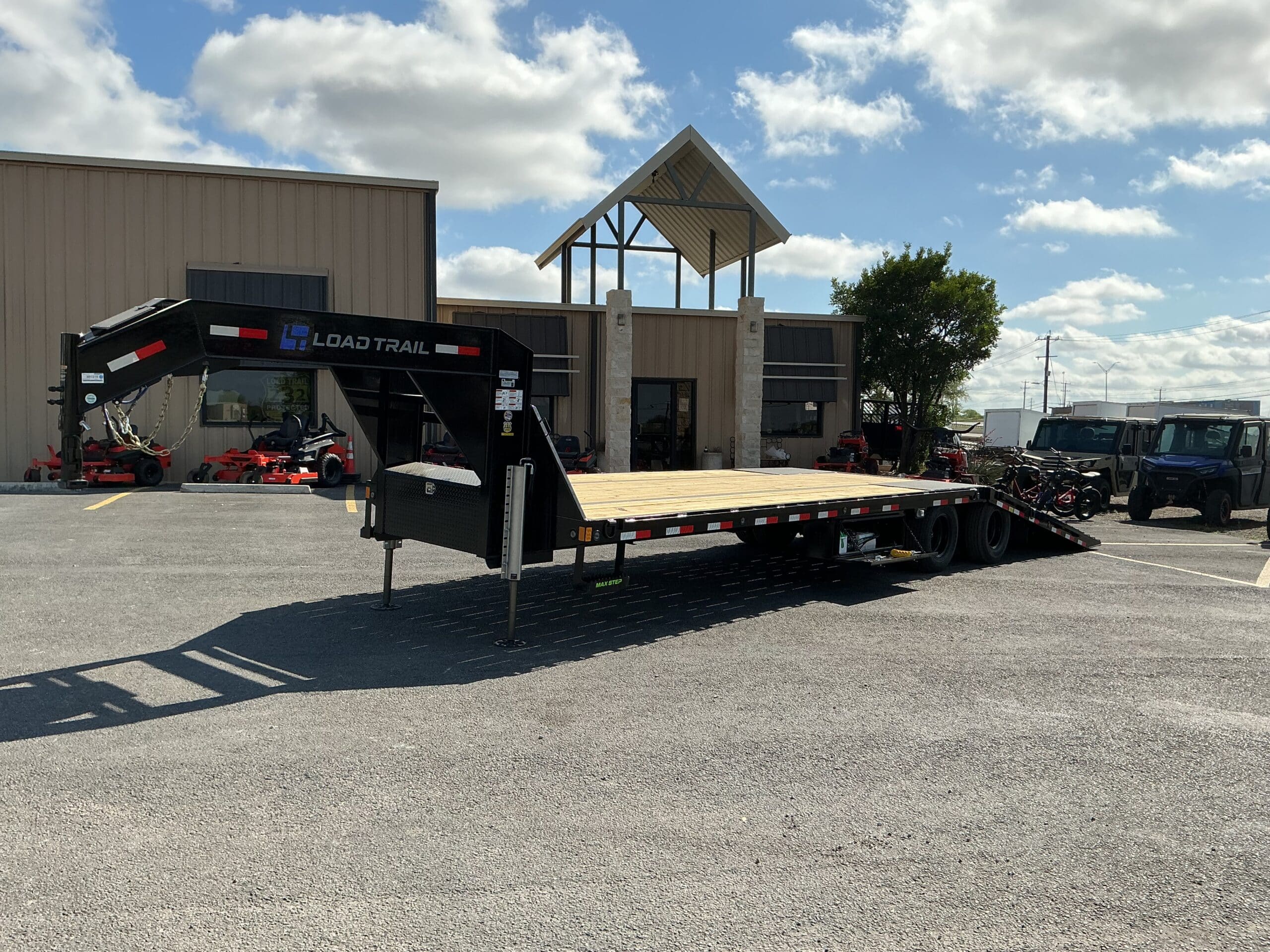 2026 Load Trail 8.5 x 32 25.9K Hydro Dovetail GN 8.5 x 32 – #LT81315